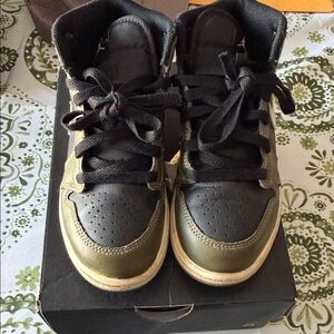 Jordan Mid 1 boys sneakers